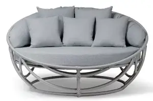 Como decorar uma área de piscina? 10 Chaise redonda concha