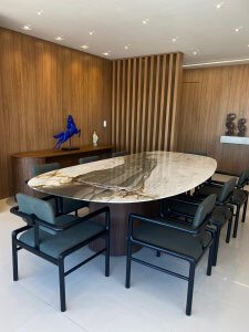 Mesa de jantar em pedra