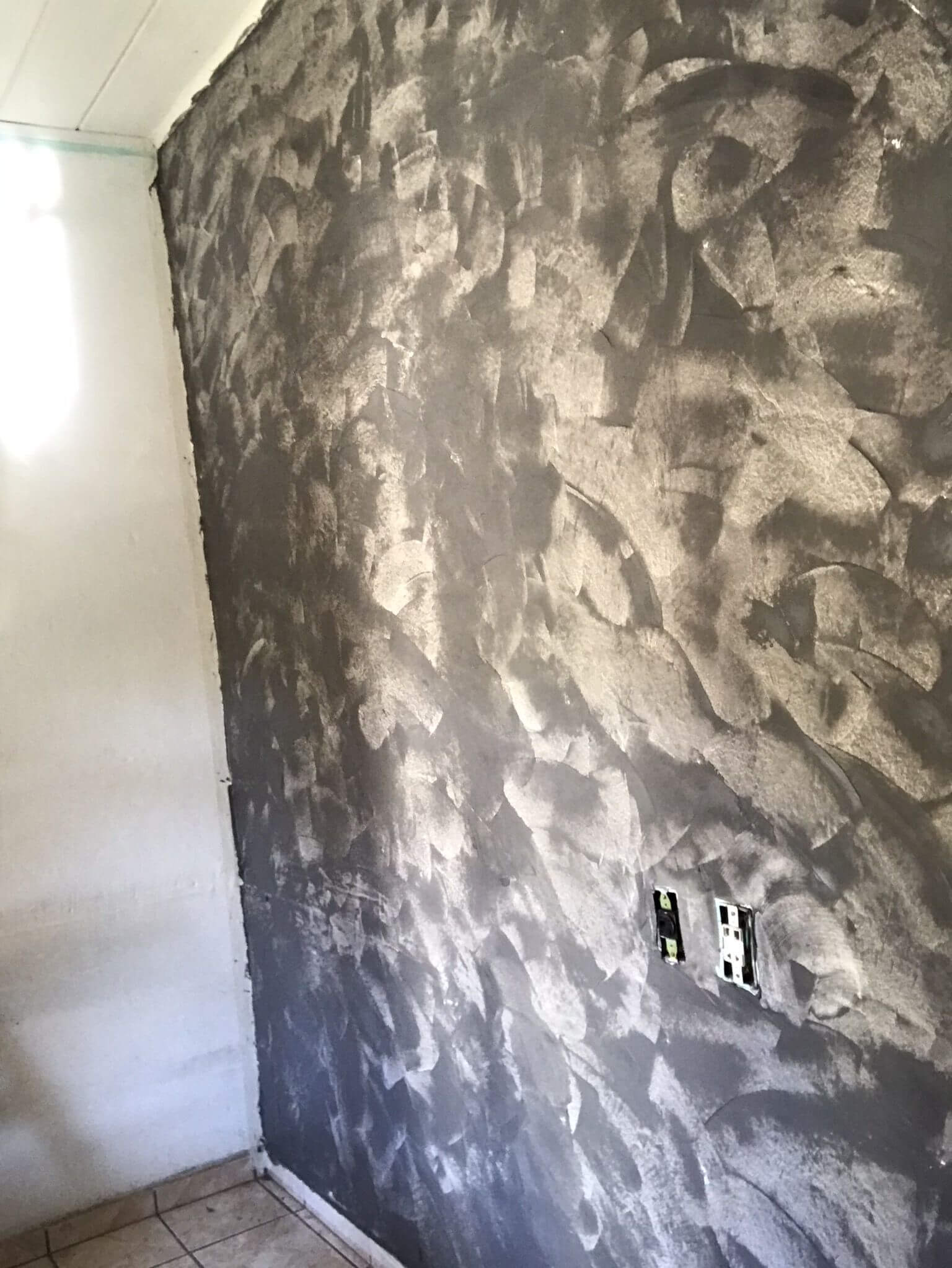 parede de cimento queimado primeira demão