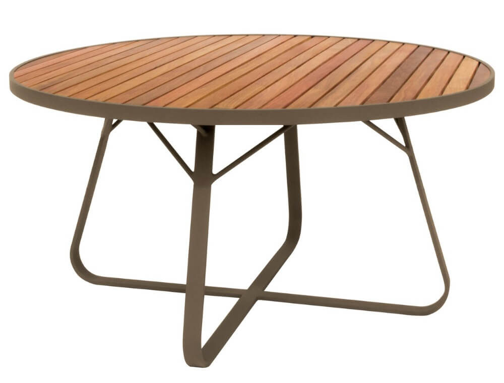 Mesa Boston para área externa com tampo ripado de madeira natural e estrutura de alumínio.