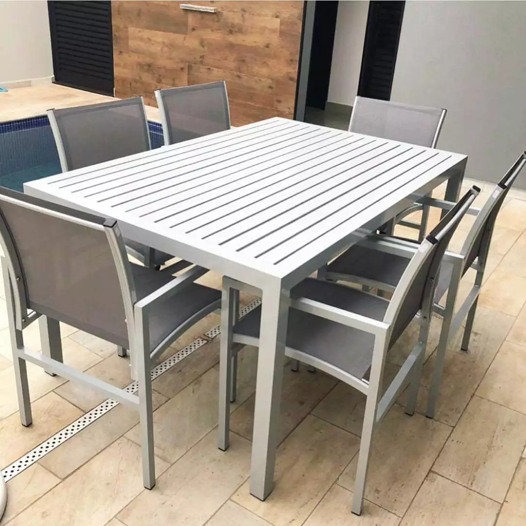 mesa de jantar com tampo de aluminio
