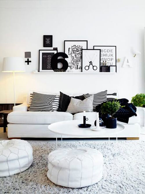 decorar um apartamento alugado - use quadros apoiados em uma prateleira