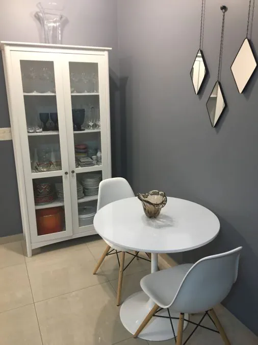 Mesa Saarinen Redonda