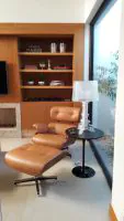 Poltrona e Puff Charles Eames Caramelo 4a845d3eeafb1beecce81d3a9f362612