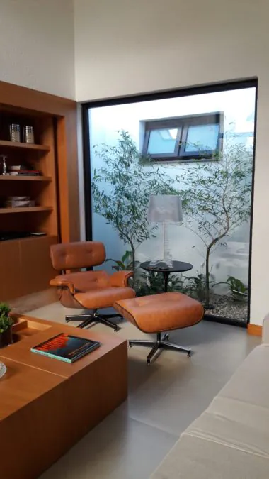 Poltrona e Puff Charles Eames