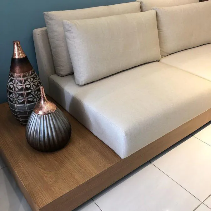 Sofá com Mesa Lateral Fuchi