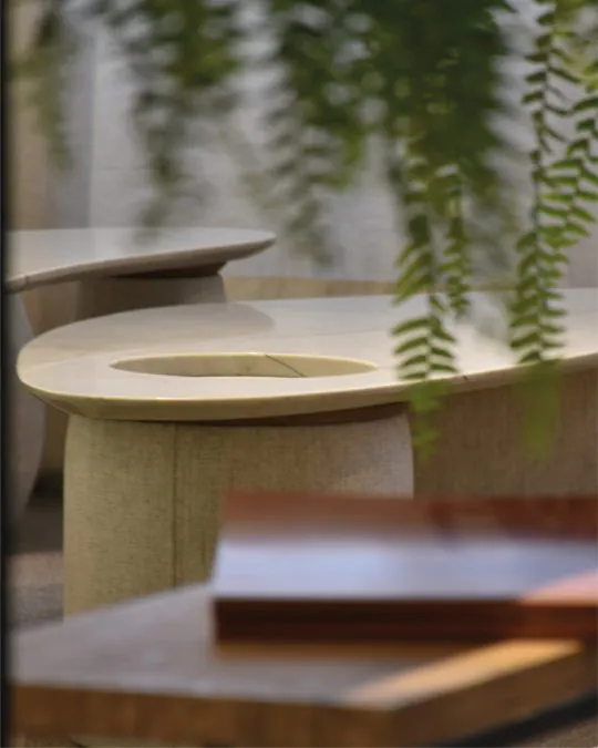 Mesa de Centro Orgânica Raika em Mármore (2)