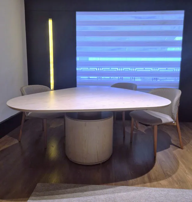 Mesa de Jantar Orgânica Serena