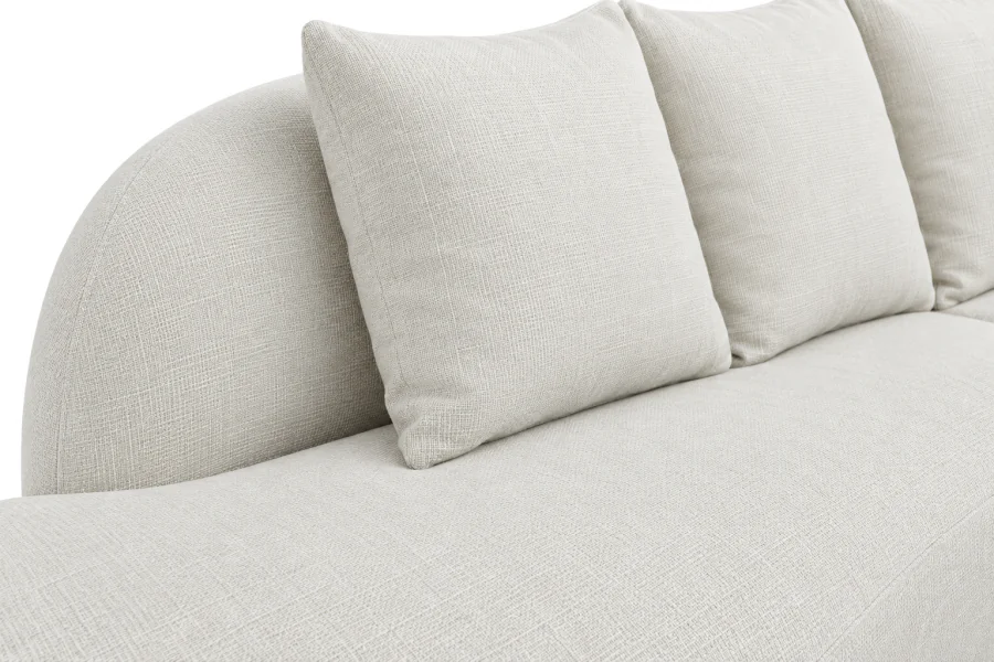 Detalhe do Sofá Curvo Orgânico Auren em tecido com toque de linho Off White, destacando textura, encosto curvo e almofadas soltas