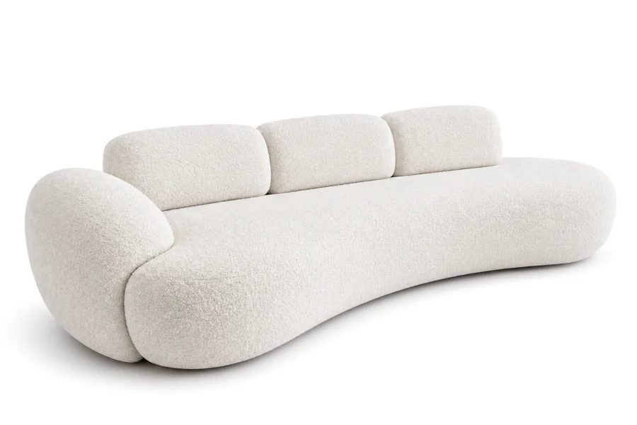 Sofá Curvo Orgânico Salgueiro (2) Sofá Curvo Orgânico Salgueiro em tecido bouclé Off White, com design curvo, formas arredondadas e três encostos estofados.