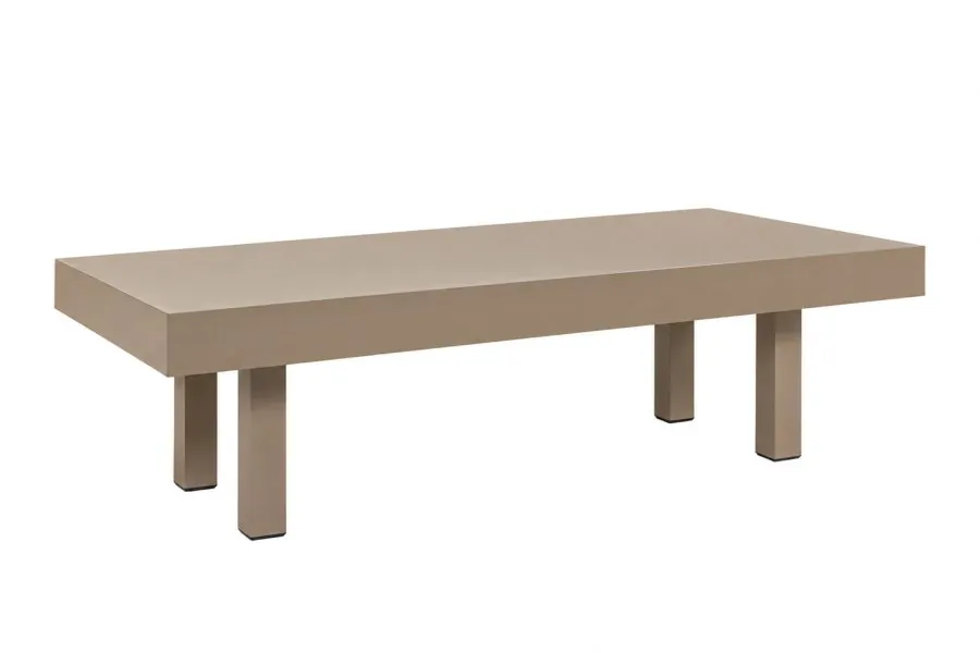 Mesa de Centro Retangular Área Externa Gaeta em alumínio Fendi Fosco, com tampo liso e quatro pés retos, vista em perspectiva sobre fundo branco.