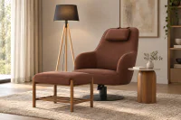 Poltrona Giratória Albany em Couro Natural Whisky, com base metálica preta e puff em madeira Castanho, ambientada em sala de estar contemporânea com mesa lateral redonda, luminária de piso e decoração em tons neutros.