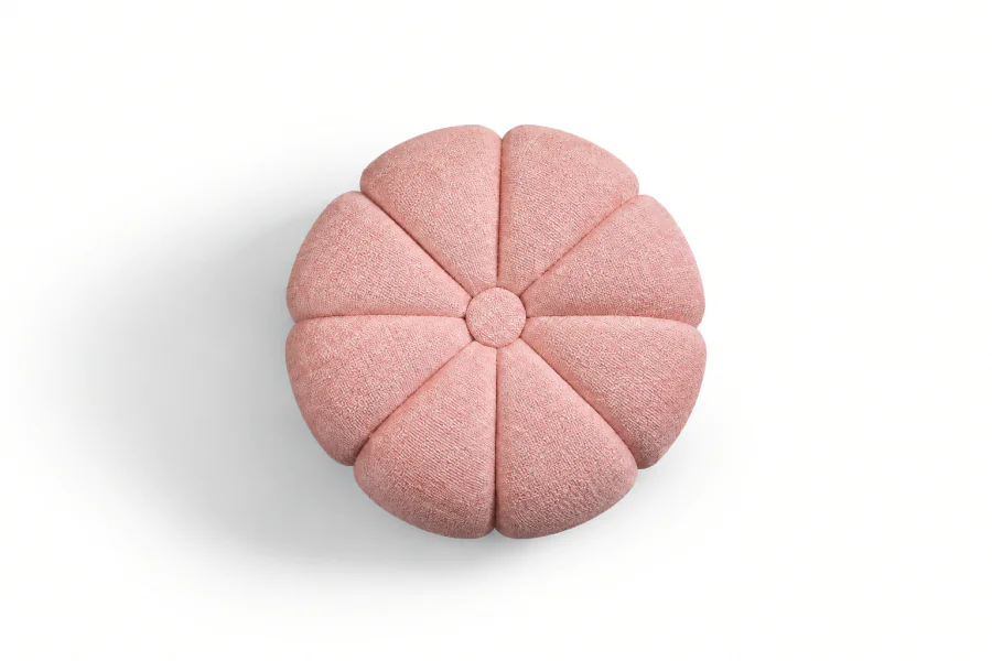 Vista superior do Puff Mavi rosa blush, destacando o formato orgânico e os gomos do estofado em tecido bouclé.
