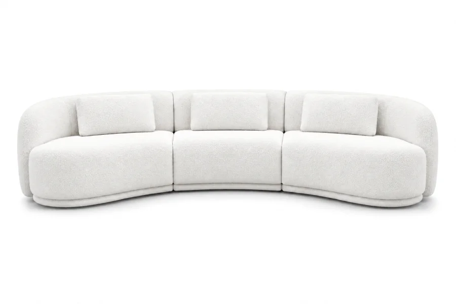 Sofá Curvo Mury (5) Sofá Curvo Mury em Bouclê Branco, com três módulos, design orgânico, braços arredondados, assentos amplos e almofadas soltas, em fundo branco.