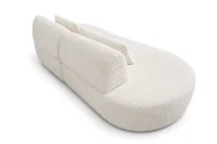 Sofá Curvo Orgânico Galena em tecido bouclé off white, visto em perspectiva posterior, destacando encostos, almofadas soltas e curvas arredondadas.